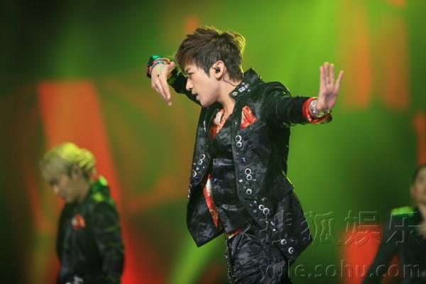 《梦之声》12强争霸赛今晚上演 神话组合助阵