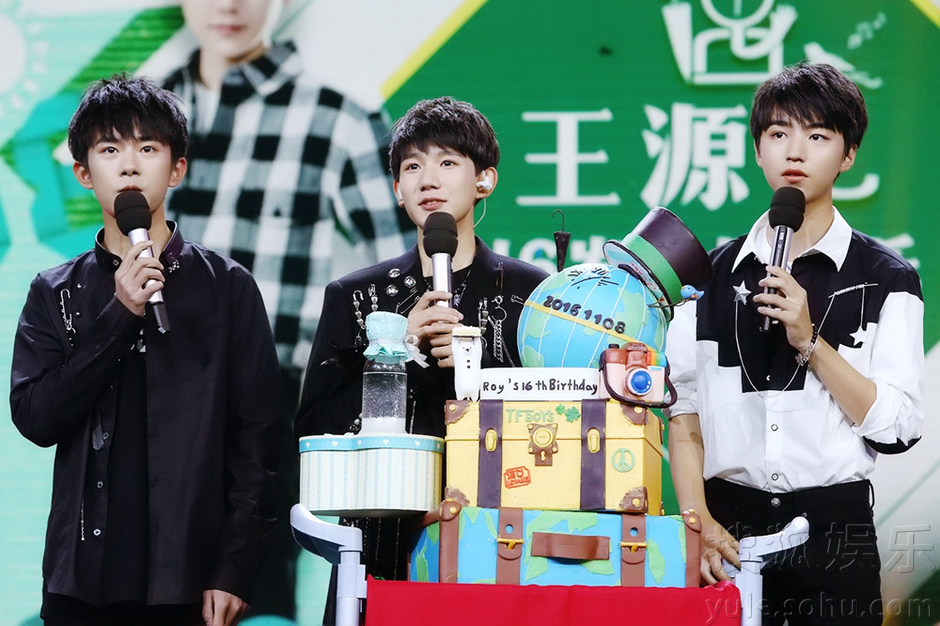 王源生日会浪漫举办 十六岁少年"遇见"未来 王俊凯,易烊千玺为王源