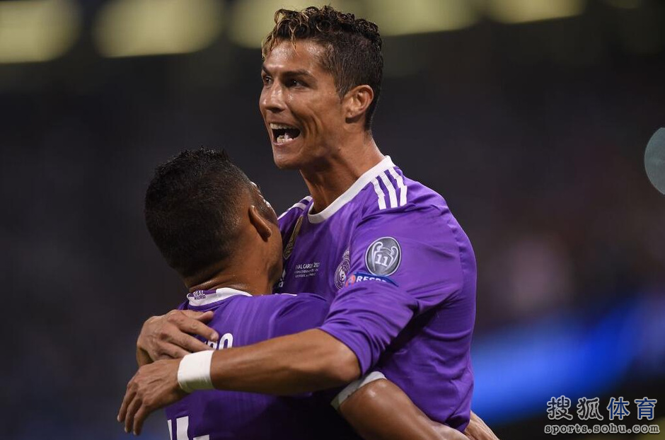 高清图:C罗拉莫斯激情对撞 布冯击拳庆祝进球