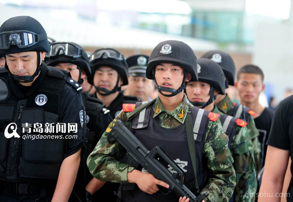 青岛机场反恐演习 这才是真影帝
