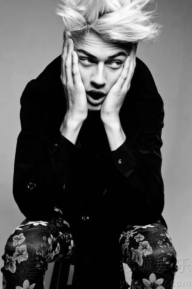 <em>极品小</em>鲜肉来袭!16岁男模银发碧眼颜值爆表75