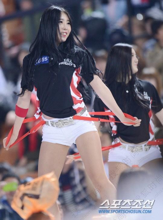 <em>韩国</em>职棒拉拉队长腿<em>美女超短裤</em>5025467-搜狐