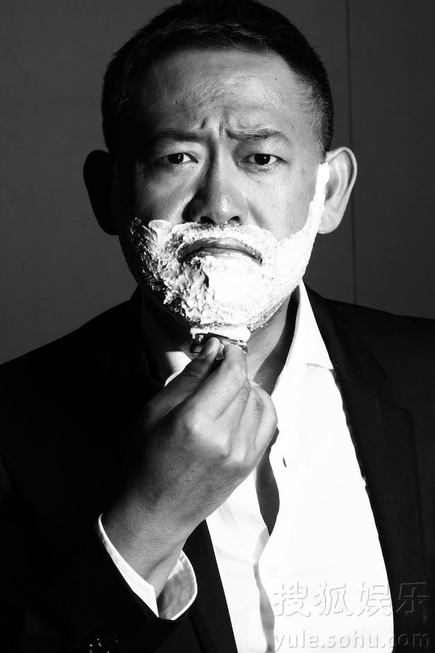 姜武复古黑白大片曝光 型男形象令人眼前一亮