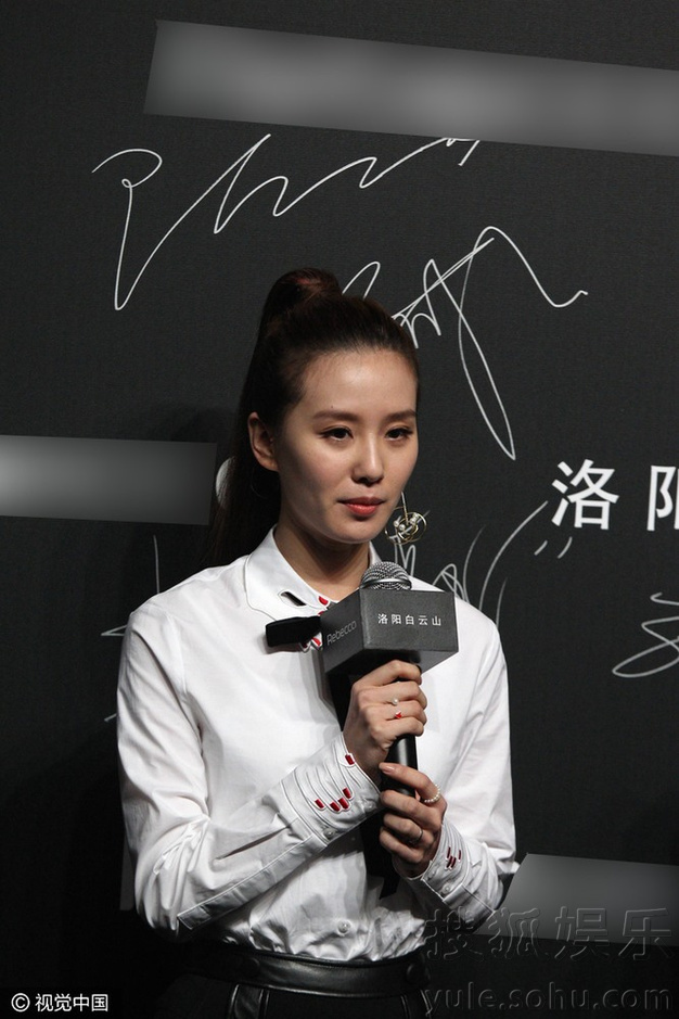 刘诗诗戴上假发 走路带风帅气不凡8610771-娱