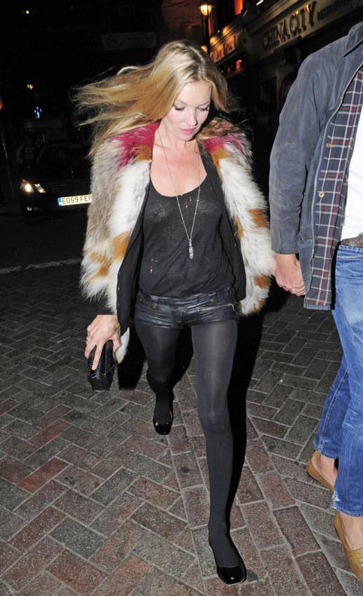 围观众女星<em>不穿胸罩</em>庆祝无胸罩日5221271-女