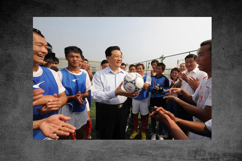 中国领袖爱足球:邓小平痛批国足踢假球