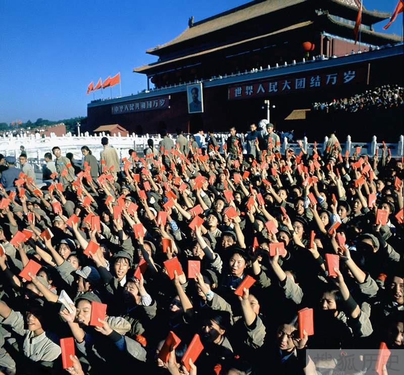 会见疯狂红卫兵:看毛泽东的八副表情
