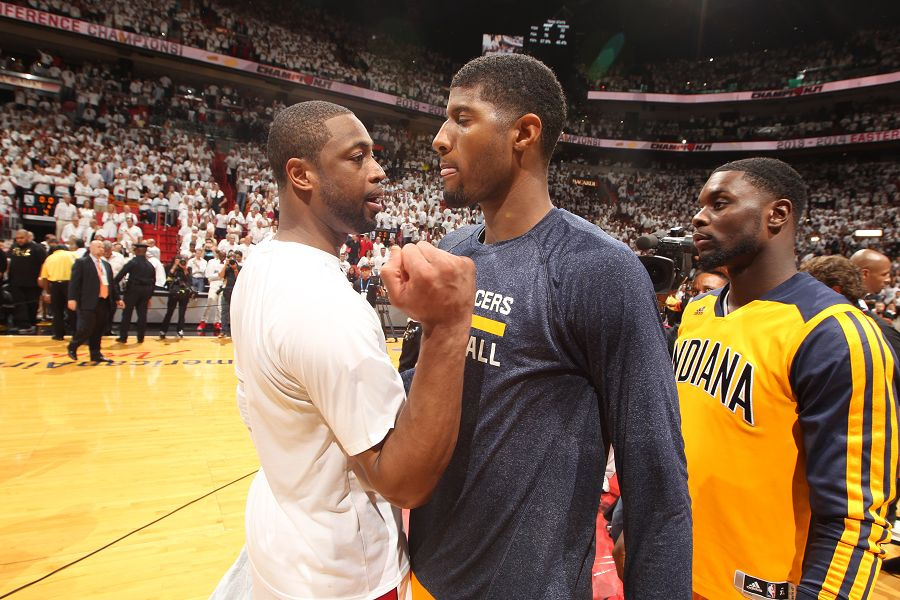 韦德东部决赛精选图:倒地救球 和乔治亦敌亦友