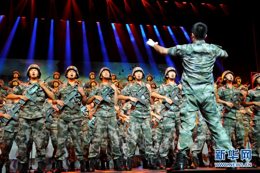 宋祖英献唱“强军战歌”演唱会5585771-军事频道图片库-大视野-搜狐