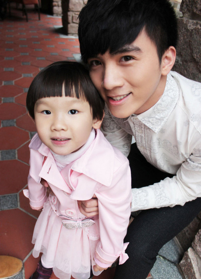 18岁最萌年龄差<em>兄妹</em>萌合影爆红6260275-女人