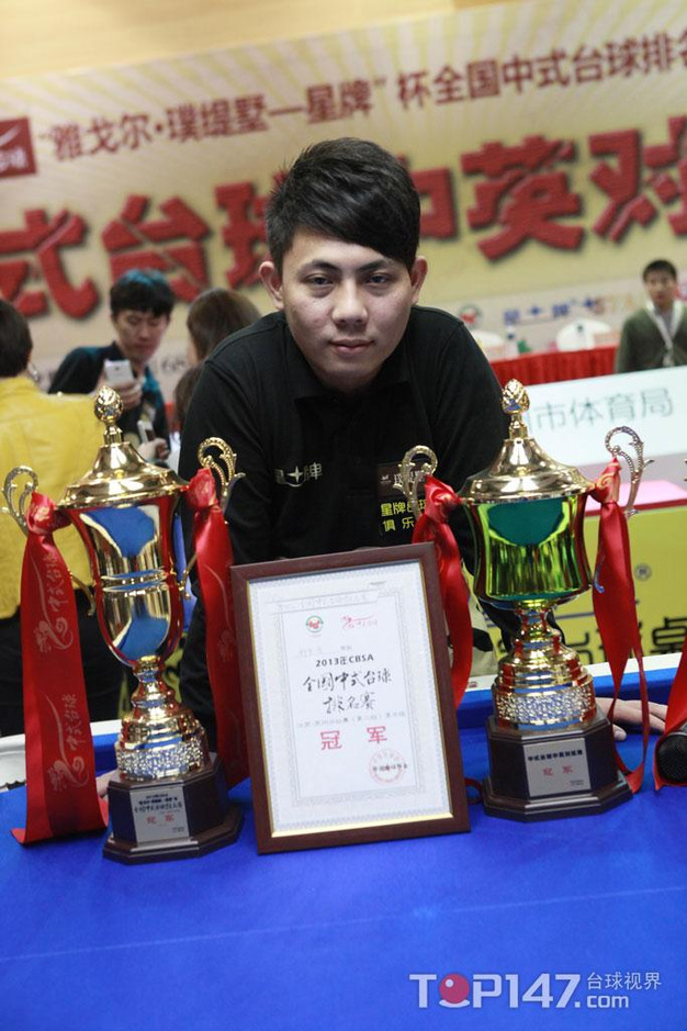 高清:郑宇伯中式排名赛加冕双冠与希金斯对阵