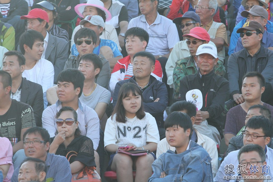 高清:高仲勋新官上任难求胜 延边球迷标语力挺