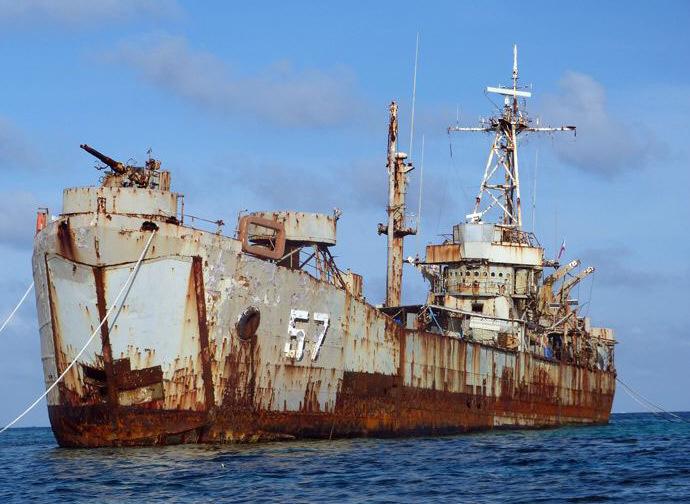日本共同社记者登上菲律宾海军自沉在仁爱礁的美国二战老旧登陆舰上