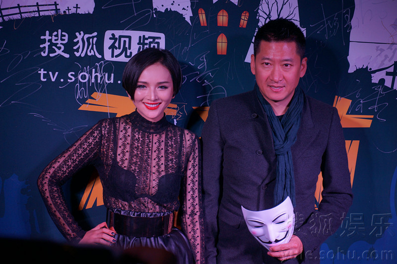 周杰李依玲参加<em>美剧</em>潮趴<em>俊男美女</em>让人大饱眼福