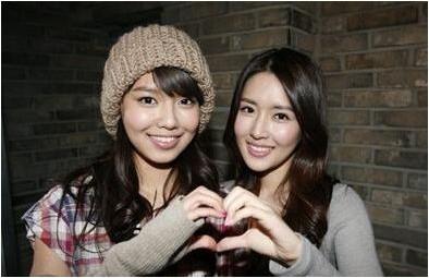 <em>少女时代</em>曝家人私照 允儿父亲帅气<em>秀英姐姐</em>貌