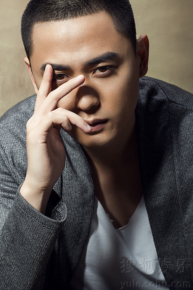  王鹏凯 儒雅写真曝光 眼神深邃展熟男风范儿74