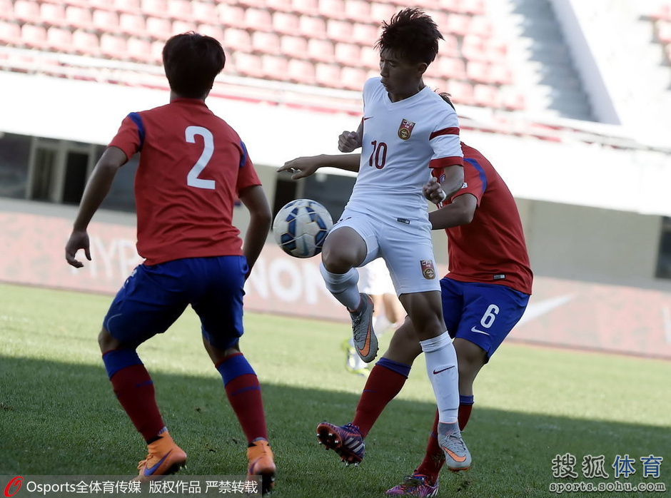 表情图:U16国足0-4韩国无奈叉腰众将略显表情怎么把微信高清图片下载图片