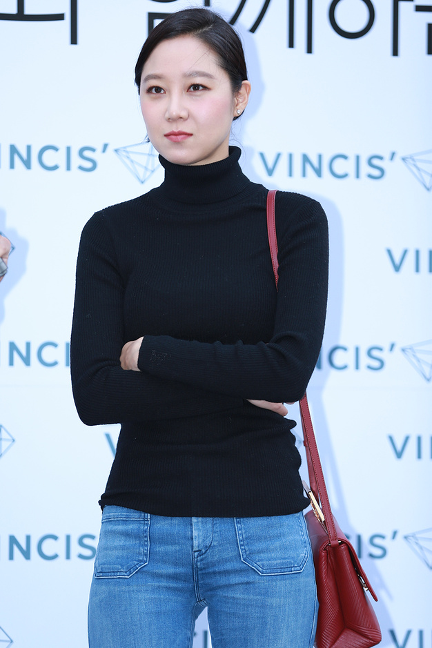 孔晓振时尚秋装现身签名会 现场秀中文实力80