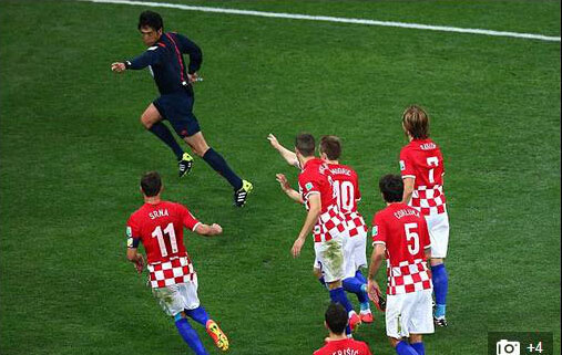 世界杯早报:卫冕冠军出局 智利<em>色女18</em>小时性爱