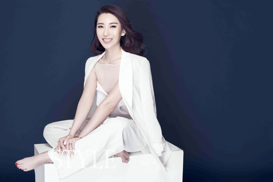 殷旭时尚大片曝光 新一季优雅女神诞生