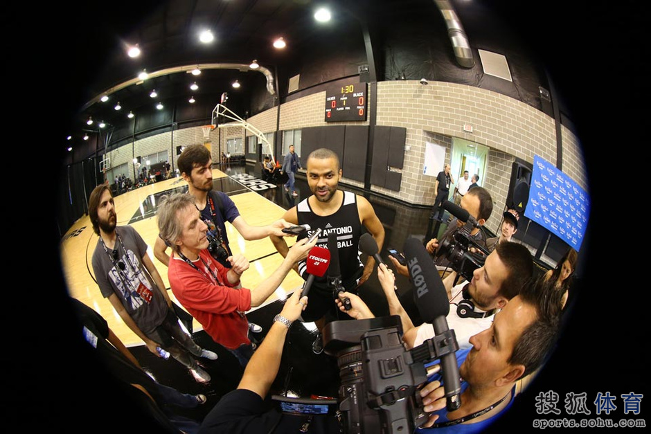 马刺gdp动态图_组图 马刺GDP生涯三人同框瞬间,四夺总冠军,三人组再也见不到(3)