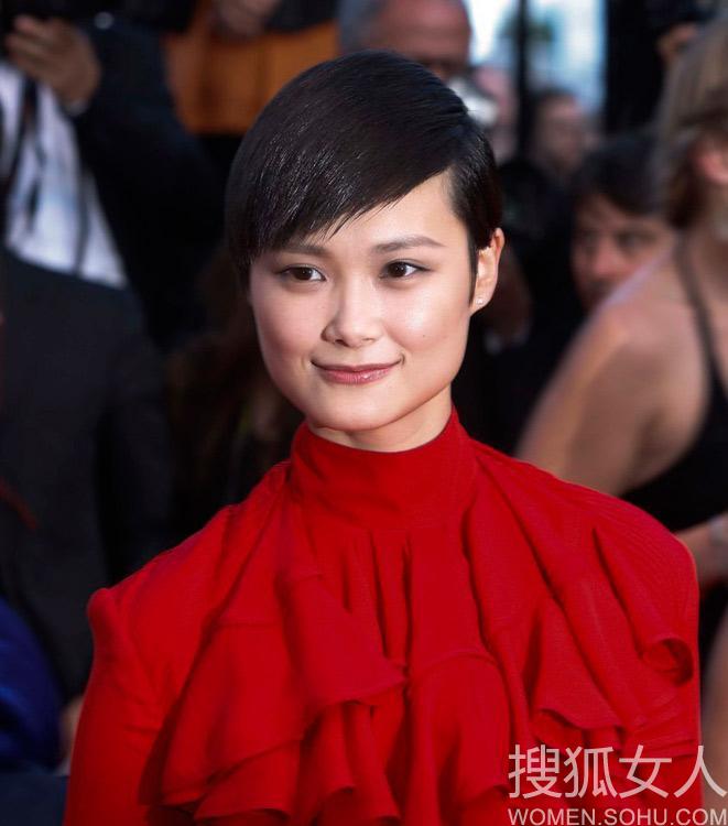 范冰冰透视秀香肩+刘嘉玲妆熟女(1/33)