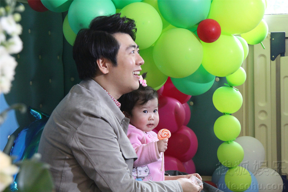 画风超暖!郎朗台下被称孩子王8794683-娱乐频