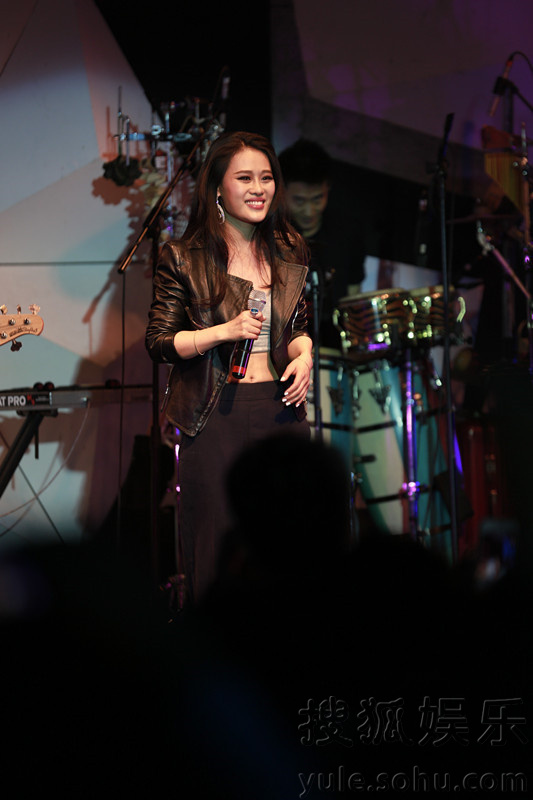 Tia袁娅维北京开唱 刘欢现场喊话:你是最棒的6