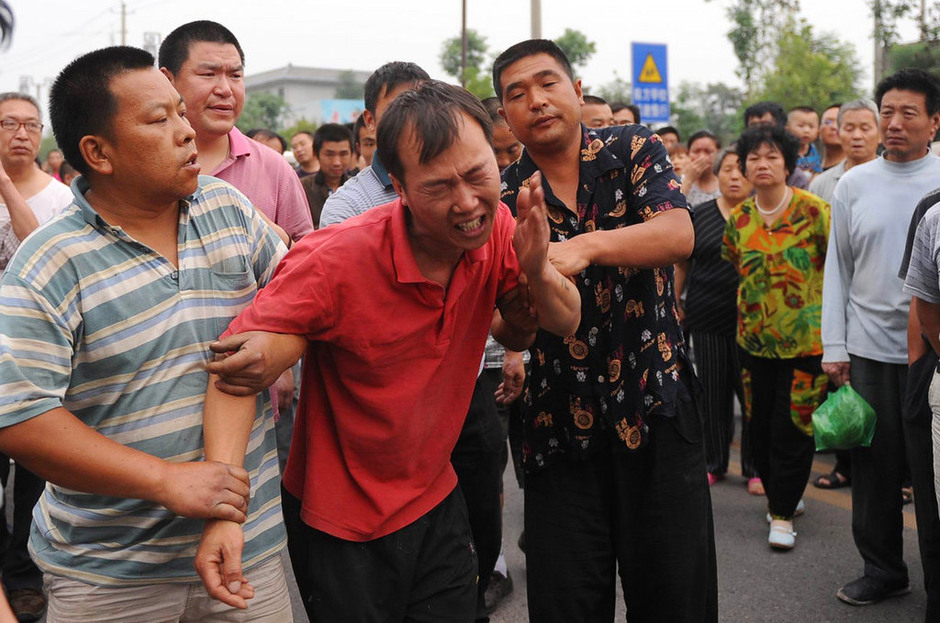 西安18岁司机开奥迪跑车撞死小学生逃逸_映尚