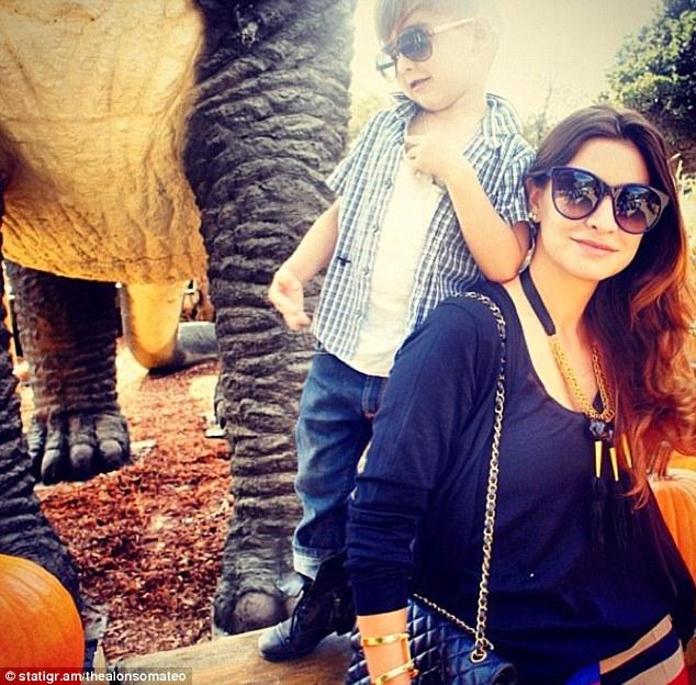 (luisa+fernanda+espinosa)是一位自由时尚造型师