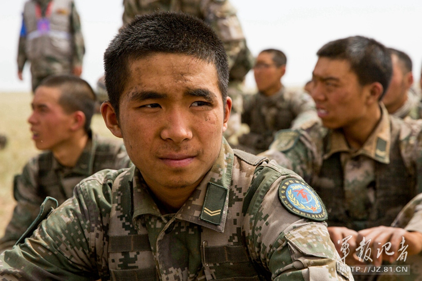 “跨越-2015·朱日和”演兵 令人心疼的子弟兵7781387-军事频道图片库-大视野-搜狐