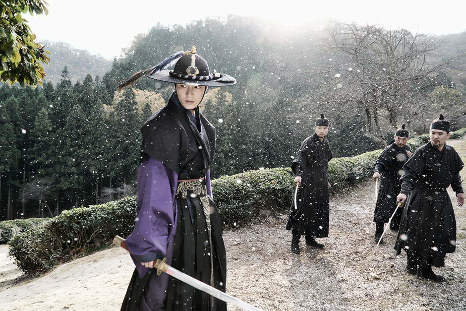 《蓝海传说》李敏镐剧照公开 变身帅气县令88