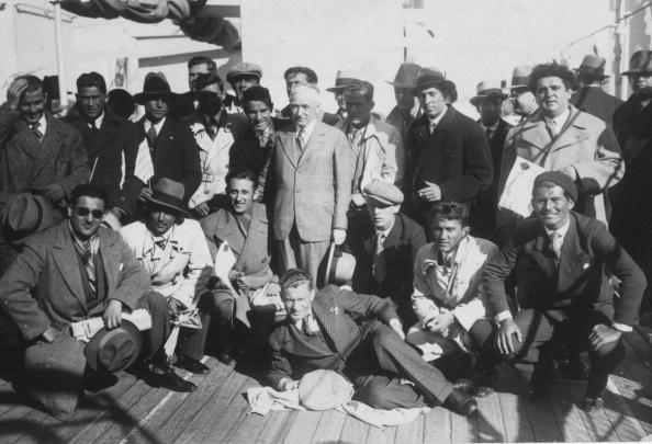 老照片:1930年首届世界杯 东道主乌拉圭终夺冠