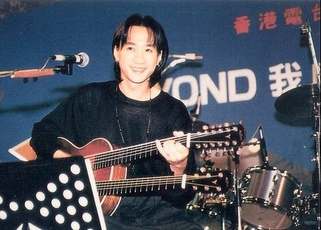 今天是乐队beyond灵魂人物黄家驹的53岁冥寿,beyond三子黄家强,黄贯中