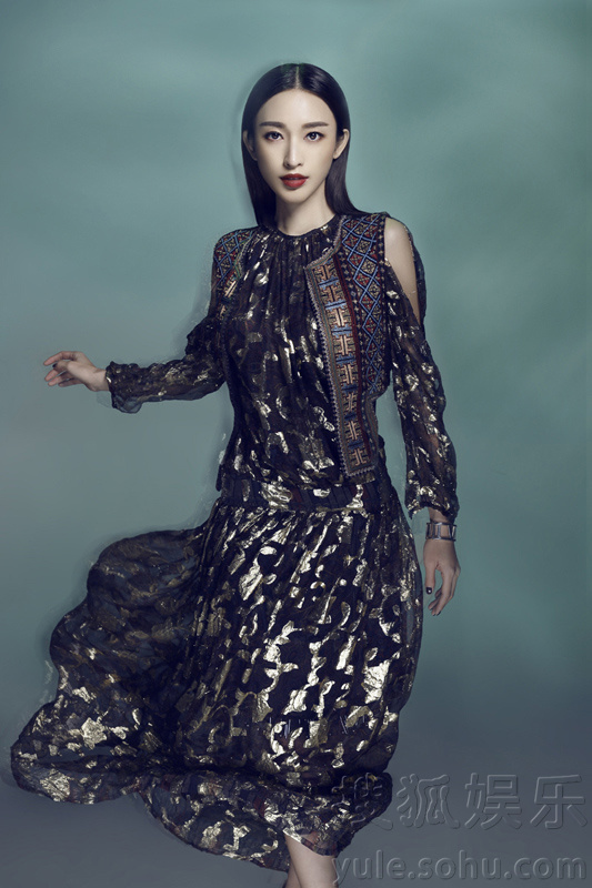 张丽最新写真大片曝光 尽显S型曲线魅惑动人7