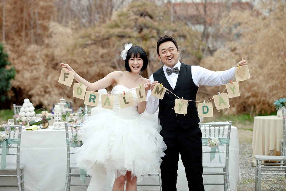 韩片《结婚前夜》公开4对情侣唯美婚纱写真5