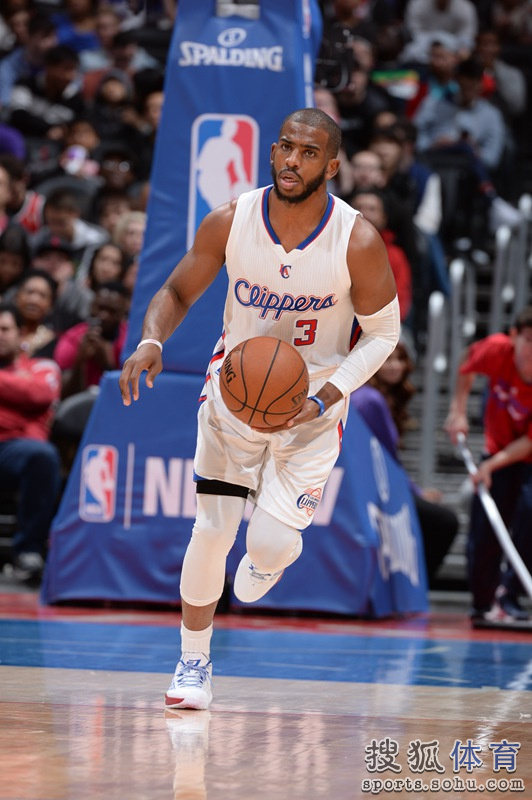 高清图: 快船VS开拓者  保罗上篮穿越巴图姆灵魂