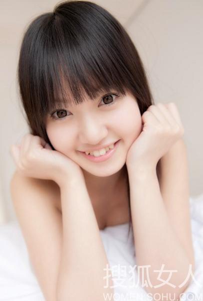 甜美少女粉胸嫩乳演绎闺房诱惑-女人频道图片