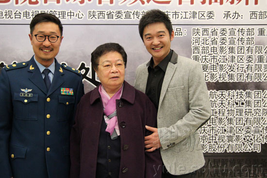 墨阳出席《<em>聂荣臻</em>》首播仪式 获<em>聂荣臻之女</em>力