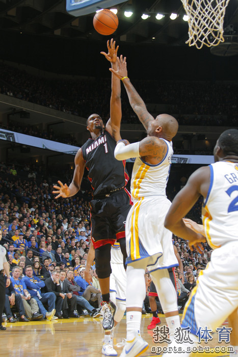 詹姆斯三分绝杀勇士图片