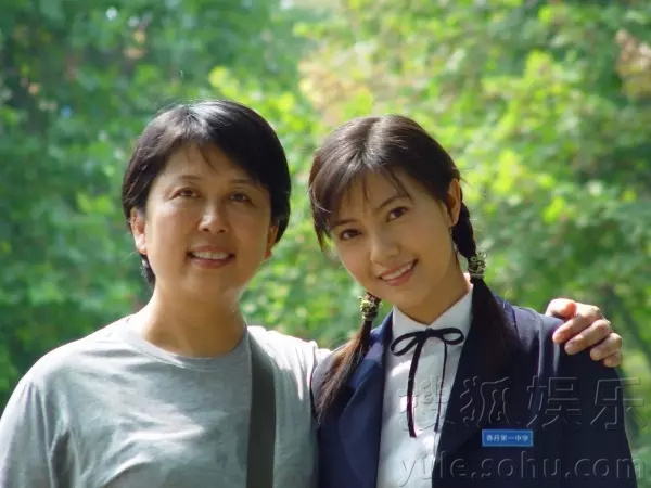 高圆圆中秋庆生 童年少女旧照曝光