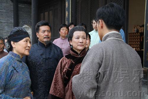 《正骨》争抢暑期档 宋春丽宋楚炎姑侄飙演技