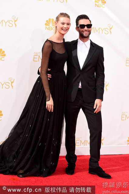 66艾美红毯-魔力红乐队亚当-莱文携爱妻现身-娱乐频道图片库-大视野-搜狐