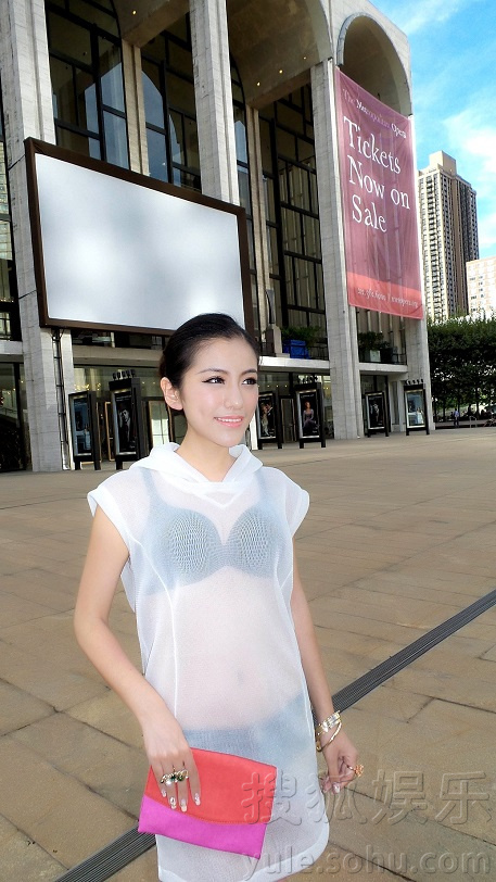 89后嫩模<em>穿泳衣胸罩</em>装 亮相纽约时装周71115