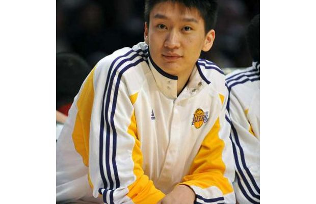 10大抱大腿高手:湖人四将入选 玻璃人死缠热火