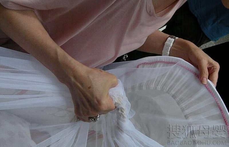 杨幂黑超遮面气色好 与老公提小糯米出院6698