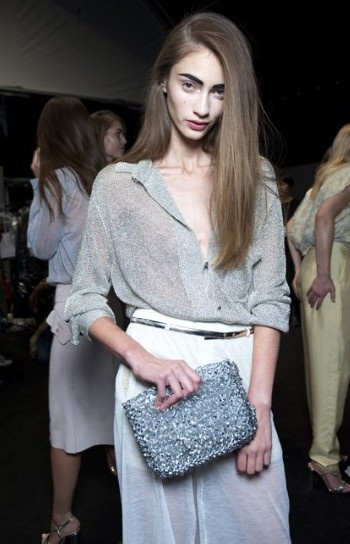 轻薄衬衫留两扣 打造性感深V诱惑5421399-女