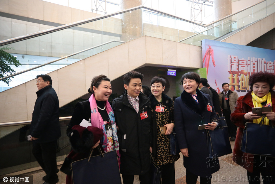 宝宝来了!王宝强携两份提案参加河北政协会议(图)