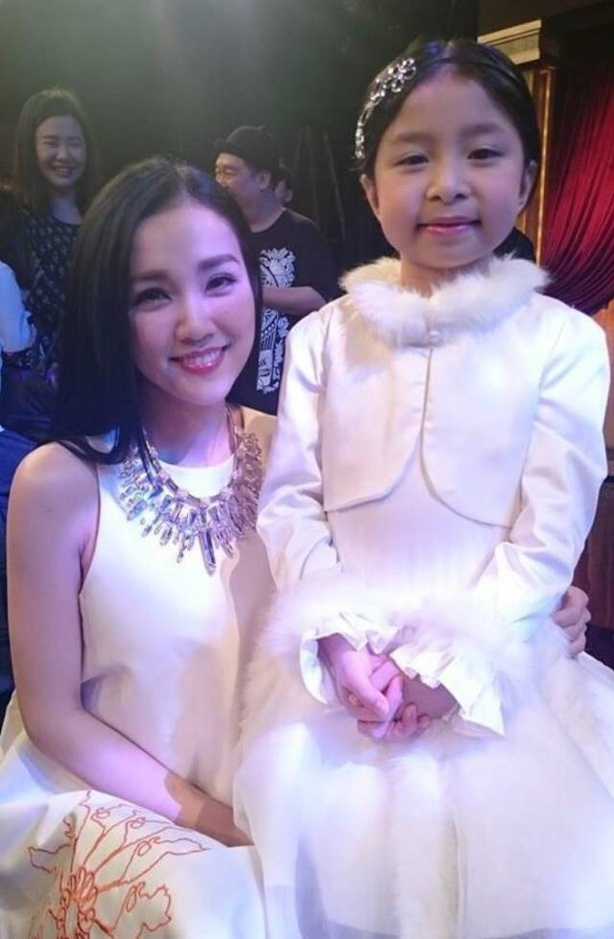 这个9岁中国小姑娘保送美国达人秀总决赛909