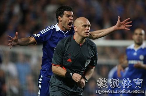 盘点巴萨欧冠争议判罚:真有干爹? 也吃过暗亏